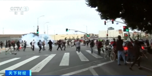 个人配资网 爆发激烈冲突！特朗普派出国民警卫队